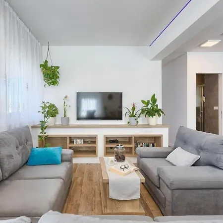 Bokan By Interhome Pula